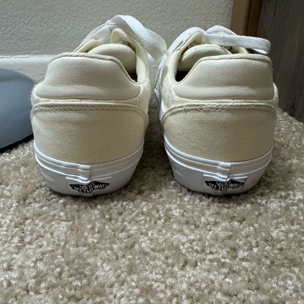 Vans - Picture 3 of 4